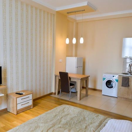 Happy Stay Hotel Кутаиси Екстериор снимка