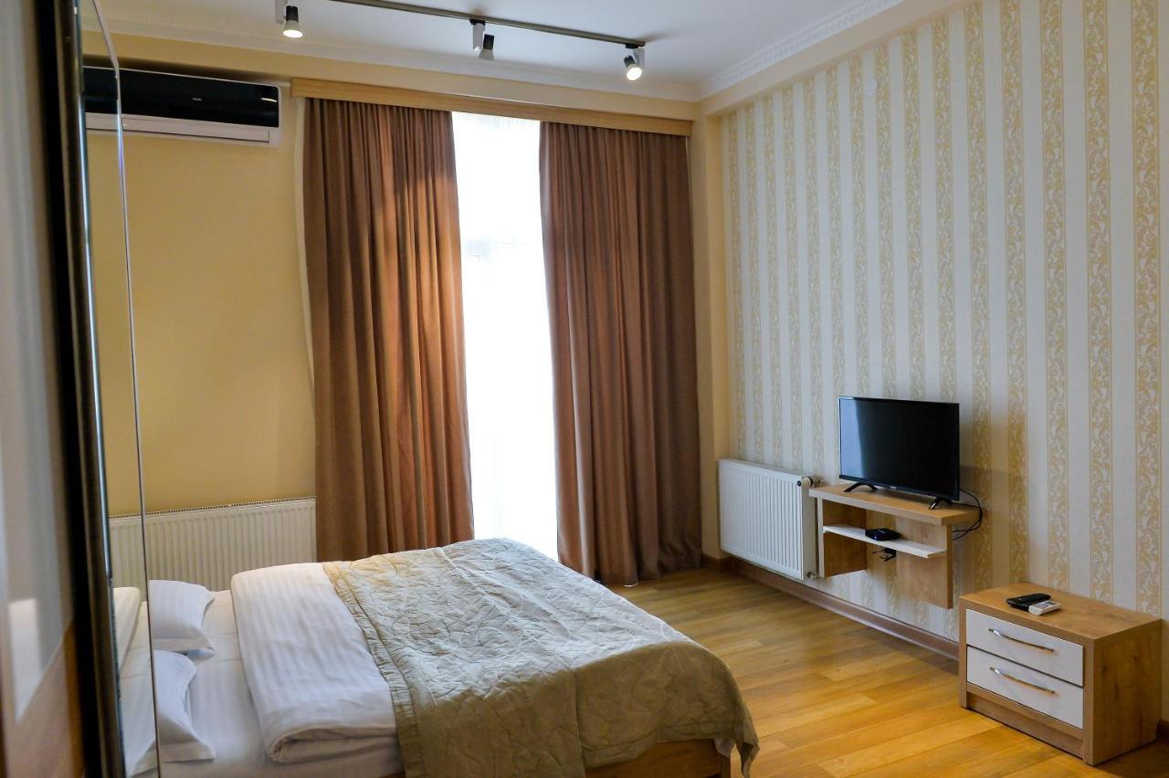 Happy Stay Hotel Кутаиси Екстериор снимка