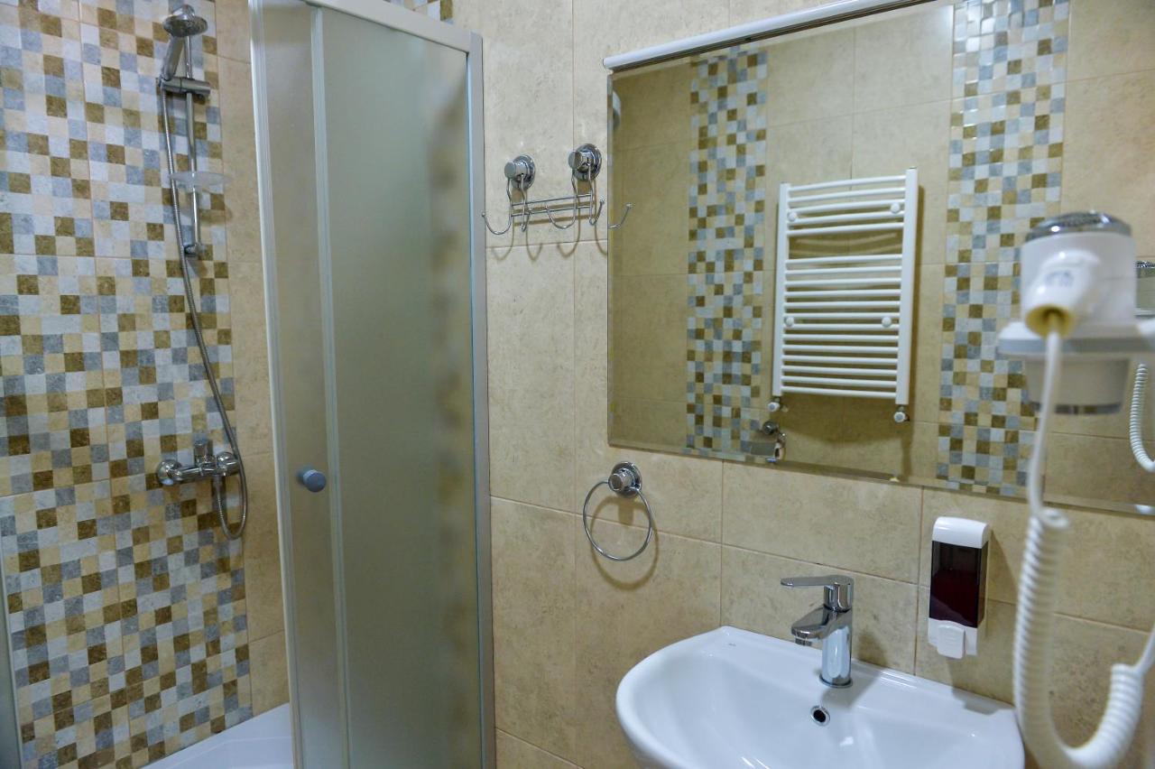 Happy Stay Hotel Кутаиси Екстериор снимка