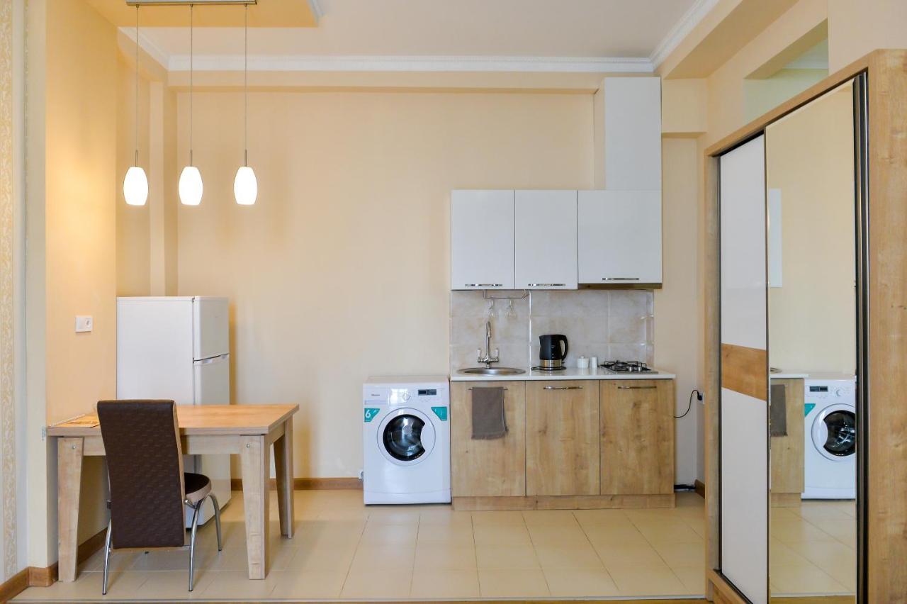 Happy Stay Hotel Кутаиси Екстериор снимка