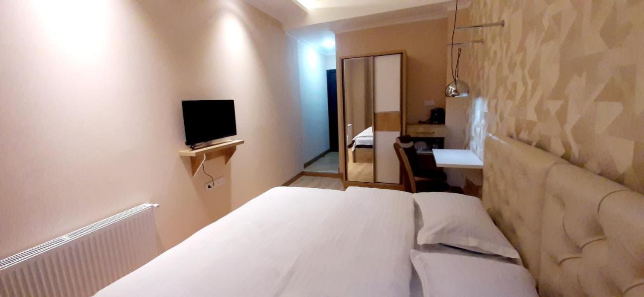 Happy Stay Hotel Кутаиси Екстериор снимка