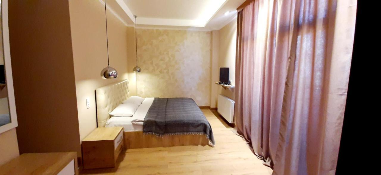 Happy Stay Hotel Кутаиси Екстериор снимка