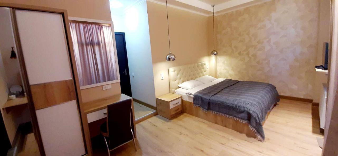 Happy Stay Hotel Кутаиси Екстериор снимка
