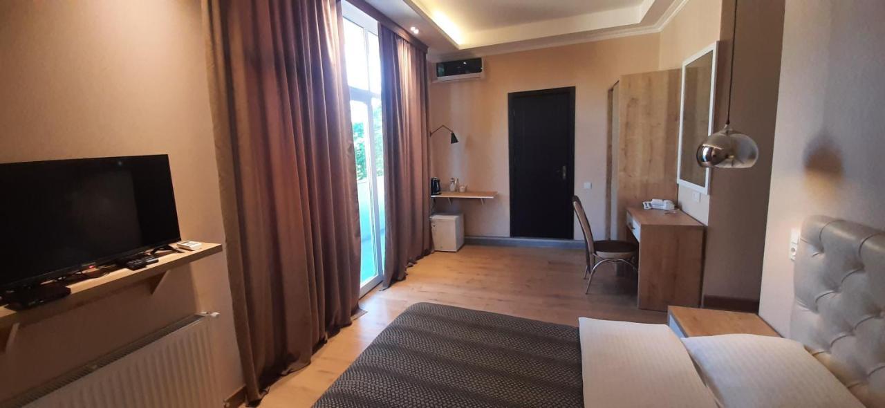 Happy Stay Hotel Кутаиси Екстериор снимка