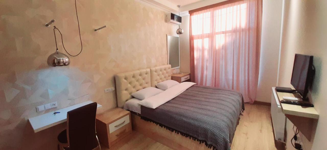 Happy Stay Hotel Кутаиси Екстериор снимка