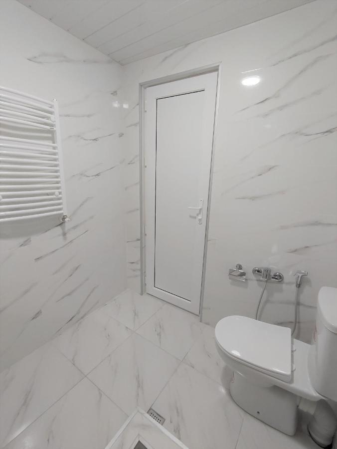 Happy Stay Hotel Кутаиси Екстериор снимка