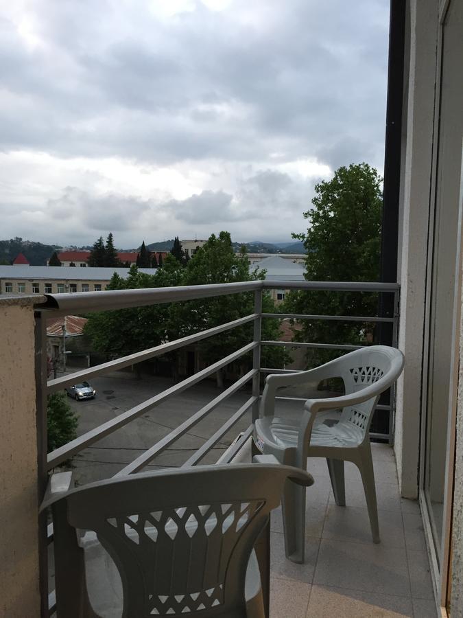 Happy Stay Hotel Кутаиси Екстериор снимка