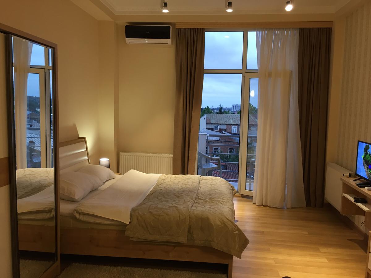 Happy Stay Hotel Кутаиси Екстериор снимка